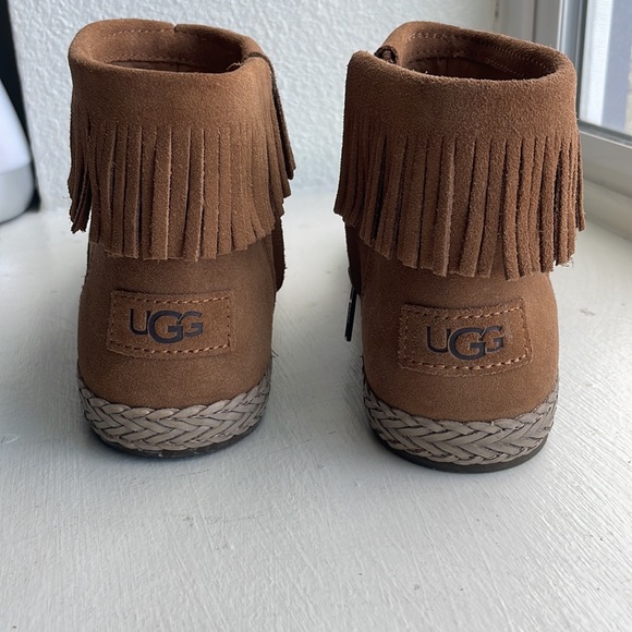 Ugg moccasin size 7. Fringe. Suede - Picture 4 of 7